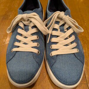 Vionic Winny  Low Top Sneaker in light denim. Excellent almost new condition
